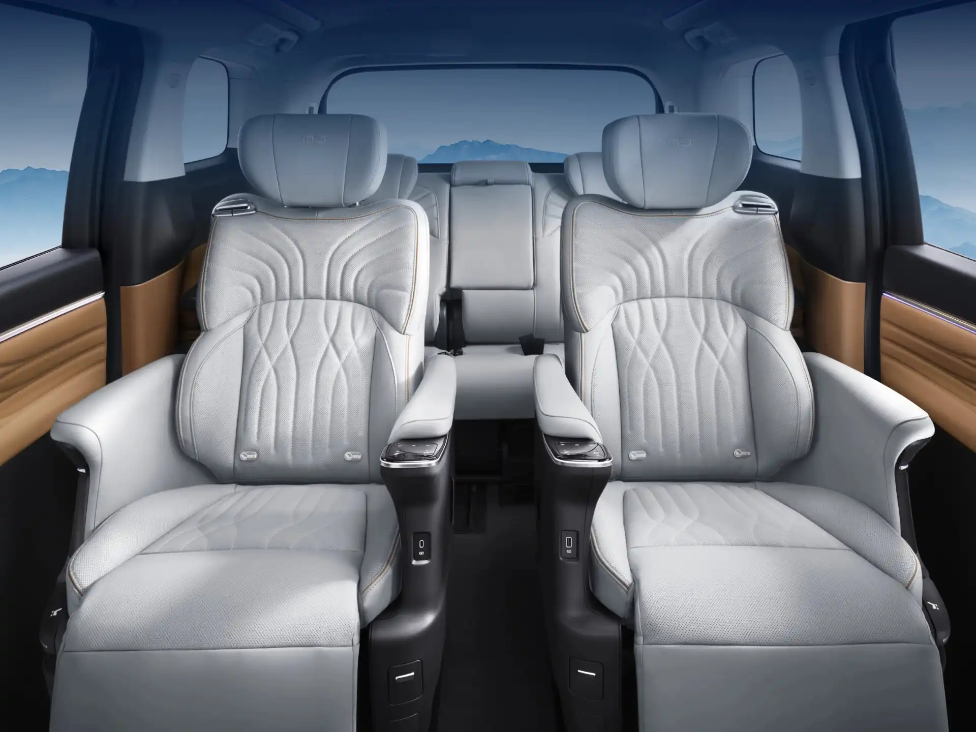 GAC M8 interior